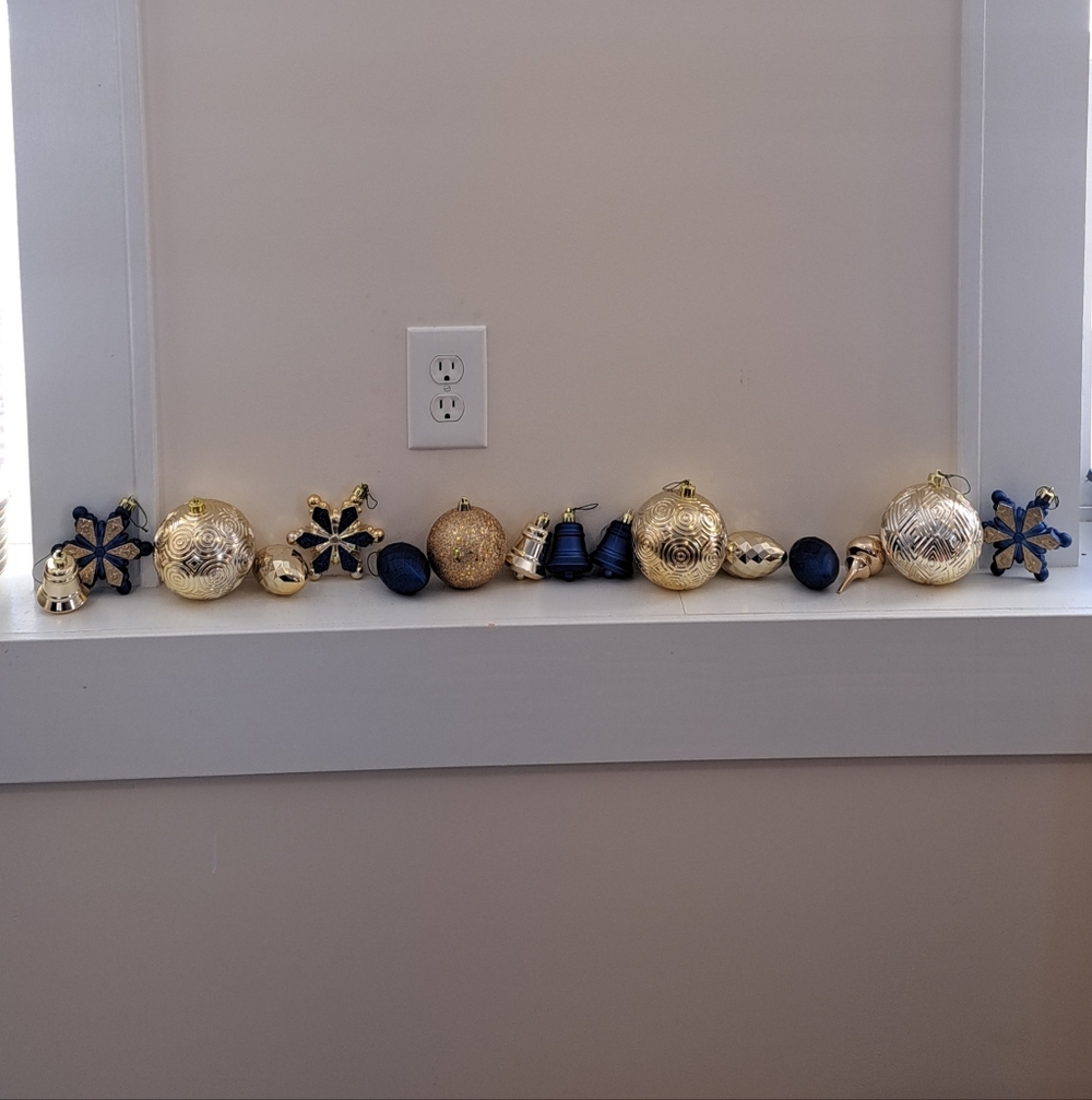 Bundle of 16 Blue And Gold Traditional Victorian Style Christmas Ornaments.